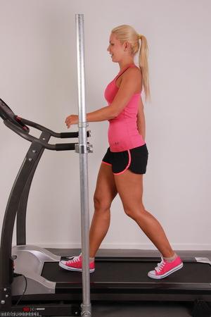 Original 853 px/ 1280 px