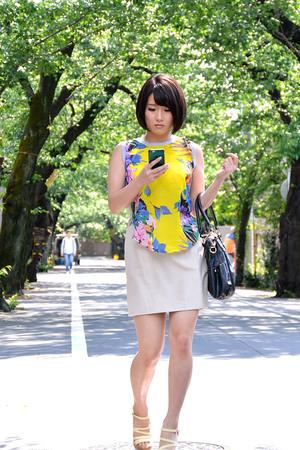 Harua Narumiya A Sweating Maid A busty housekeeper drenched in sweat