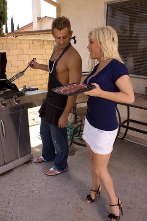 Neighbor Diamond Foxx With Huge Racks Fucks A Stud Outdoors