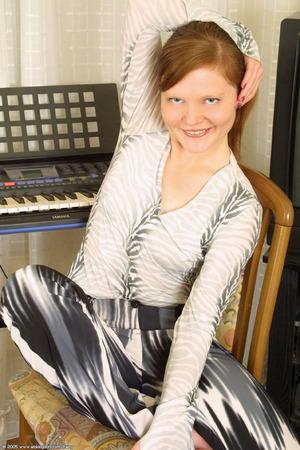 Original 682 px/ 1024 px