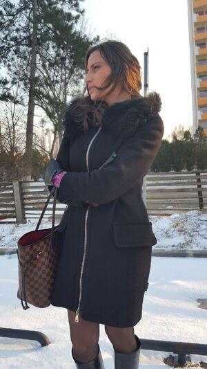 Original 643 px/ 1142 px