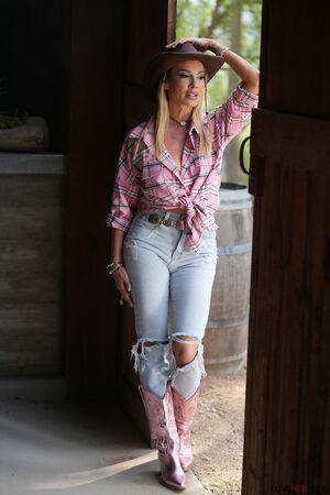 Original 3200 px/ 4800 px