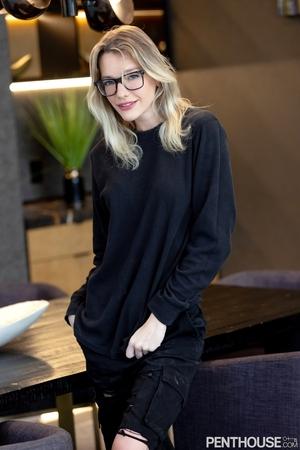 Original 1067 px/ 1600 px