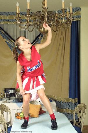 Original 683 px/ 1024 px