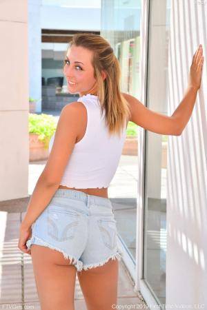 Original 852 px/ 1280 px