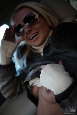 Original 853 px/ 1280 px