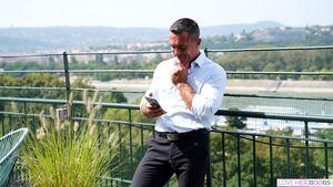 Original 2400 px/ 1350 px