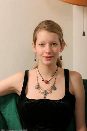 Original 682 px/ 1024 px