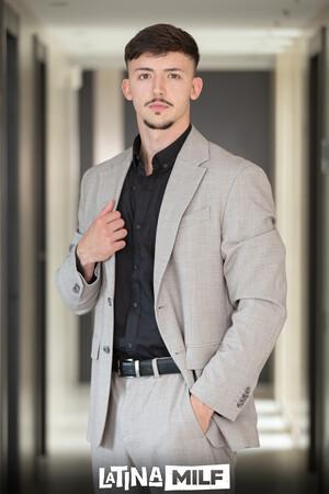 Original 2560 px/ 3840 px