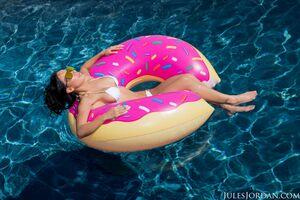 Original 1584 px/ 1055 px