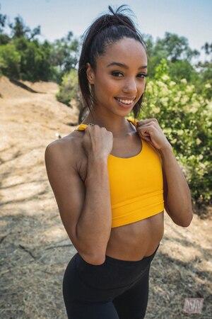 Original 853 px/ 1280 px