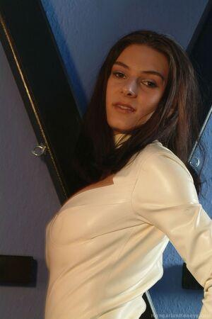 Original 853 px/ 1280 px