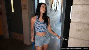 Original 2500 px/ 1406 px