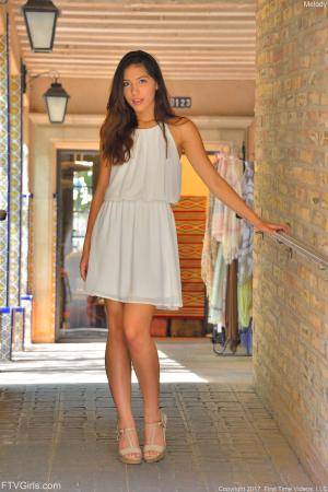 Original 852 px/ 1280 px