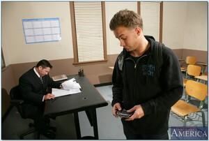 Original 850 px/ 571 px