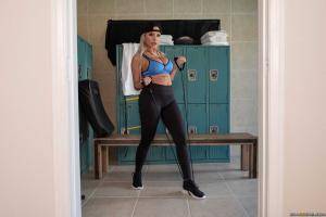 Nina Elle-Tempting The Tackling Dummy-Brazzers