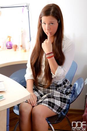 Original 853 px/ 1280 px