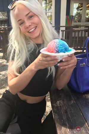 Original 2000 px/ 3000 px