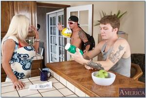 Original 850 px/ 571 px