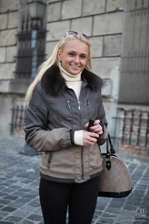 Original 853 px/ 1280 px