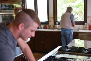 FamilyStrokes Katie Morgan - Unpacking Stepmom - 1600px - 111X (27-04-2017)_24836571