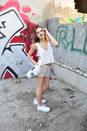 Original 2000 px/ 3011 px