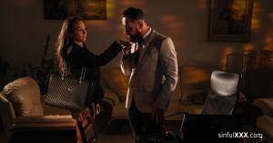 Original 4096 px/ 2160 px