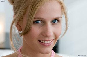 Original 3000 px/ 1993 px