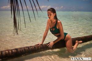 Original 2999 px/ 2000 px