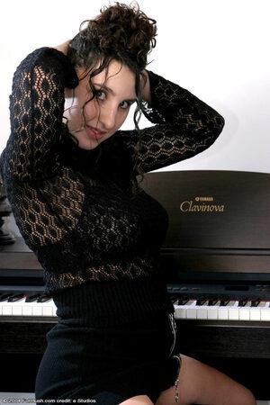 Original 682 px/ 1024 px