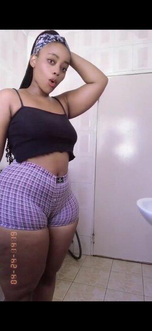 Original 945 px/ 2048 px