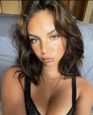 Original 826 px/ 1024 px