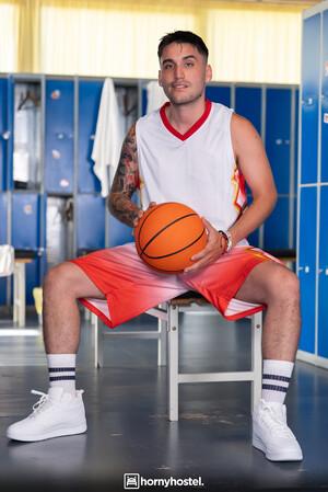 Original 2565 px/ 3840 px