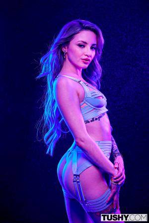 Lola Fae - New Life [Tushy.com] (26-12-2021)