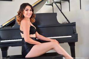 Original 1600 px/ 1064 px