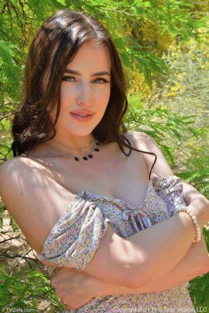 Original 852 px/ 1280 px