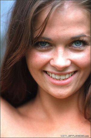 Original 677 px/ 1024 px