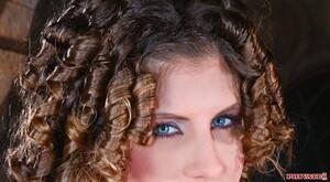 Original 1600 px/ 879 px