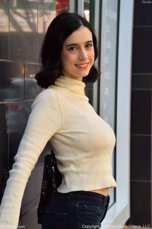 Original 852 px/ 1280 px