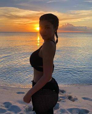 Original 750 px/ 937 px