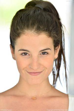 Original 852 px/ 1280 px