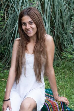 #WeAreHairy Alice Mad White Dress Green Grass