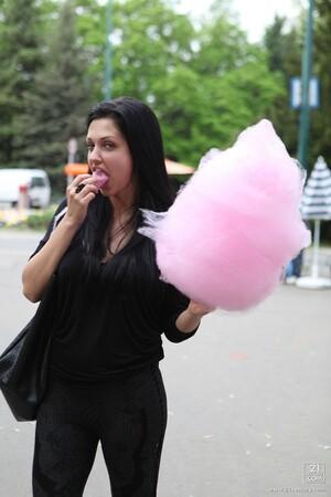 Original 853 px/ 1280 px