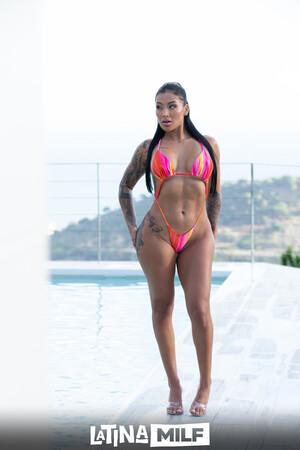 Original 2560 px/ 3840 px