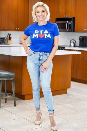 #MomSwap - Charli Phoenix, Jade Greene - Milfs Turn PTA Into Pussy, Tits & Ass For Students