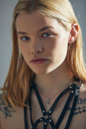 Original 853 px/ 1280 px