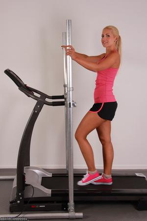 Original 853 px/ 1280 px