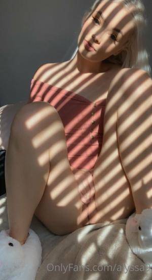 Original 695 px/ 1280 px