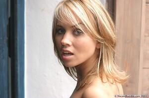 Original 1048 px/ 696 px