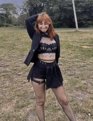 Original 746 px/ 976 px